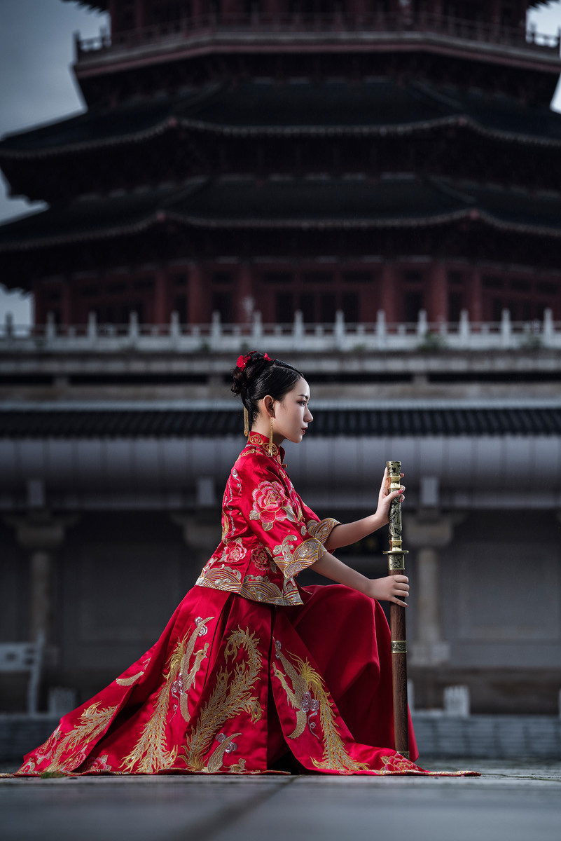 美艳性感的古装佳人大红嫁衣奢华典雅古风摄影图片