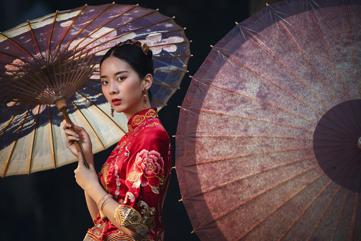 美艳性感的古装佳人大红嫁衣奢华典雅古风摄影图片