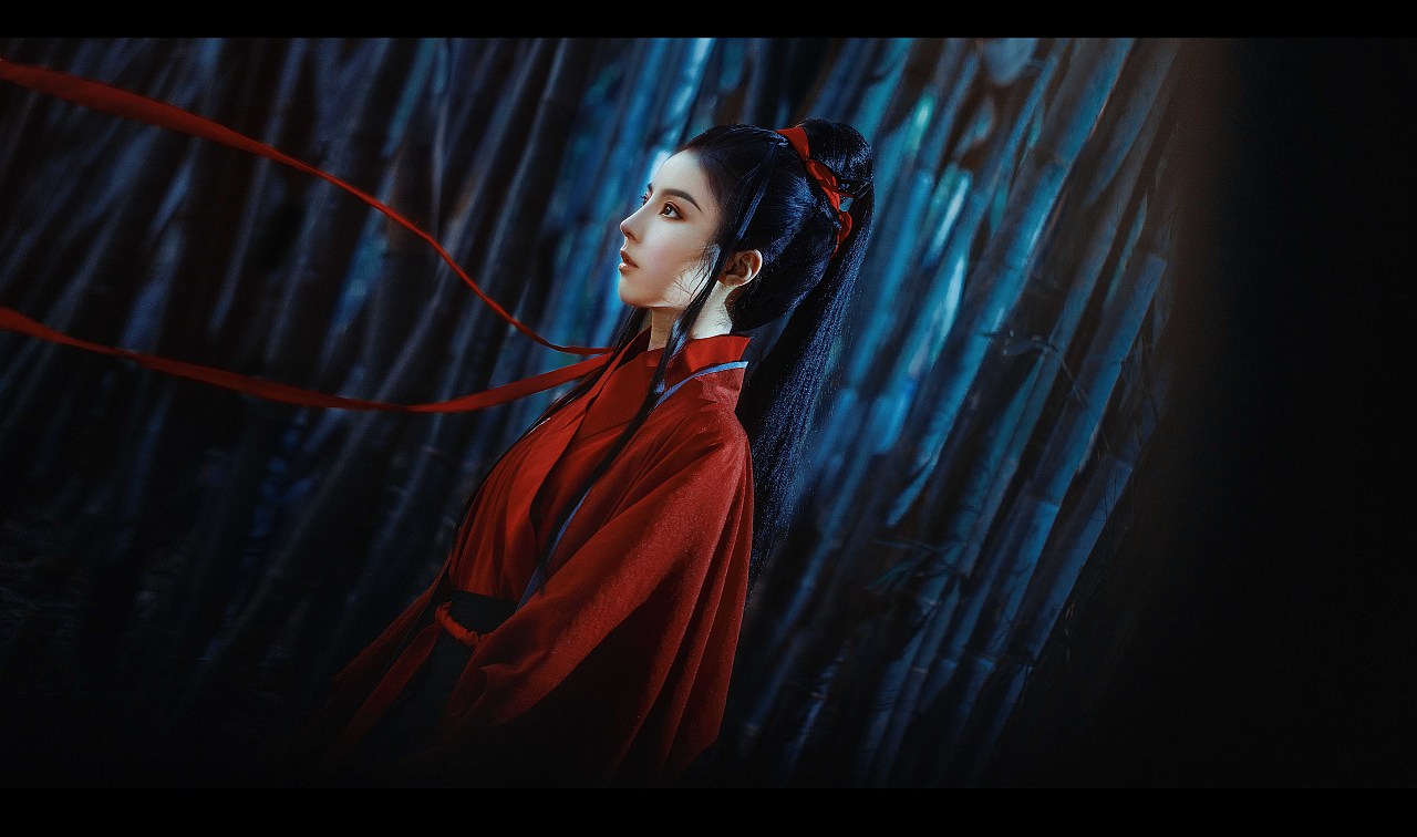 在竹林里气质飘然的汉服女子唯美古风摄影图片