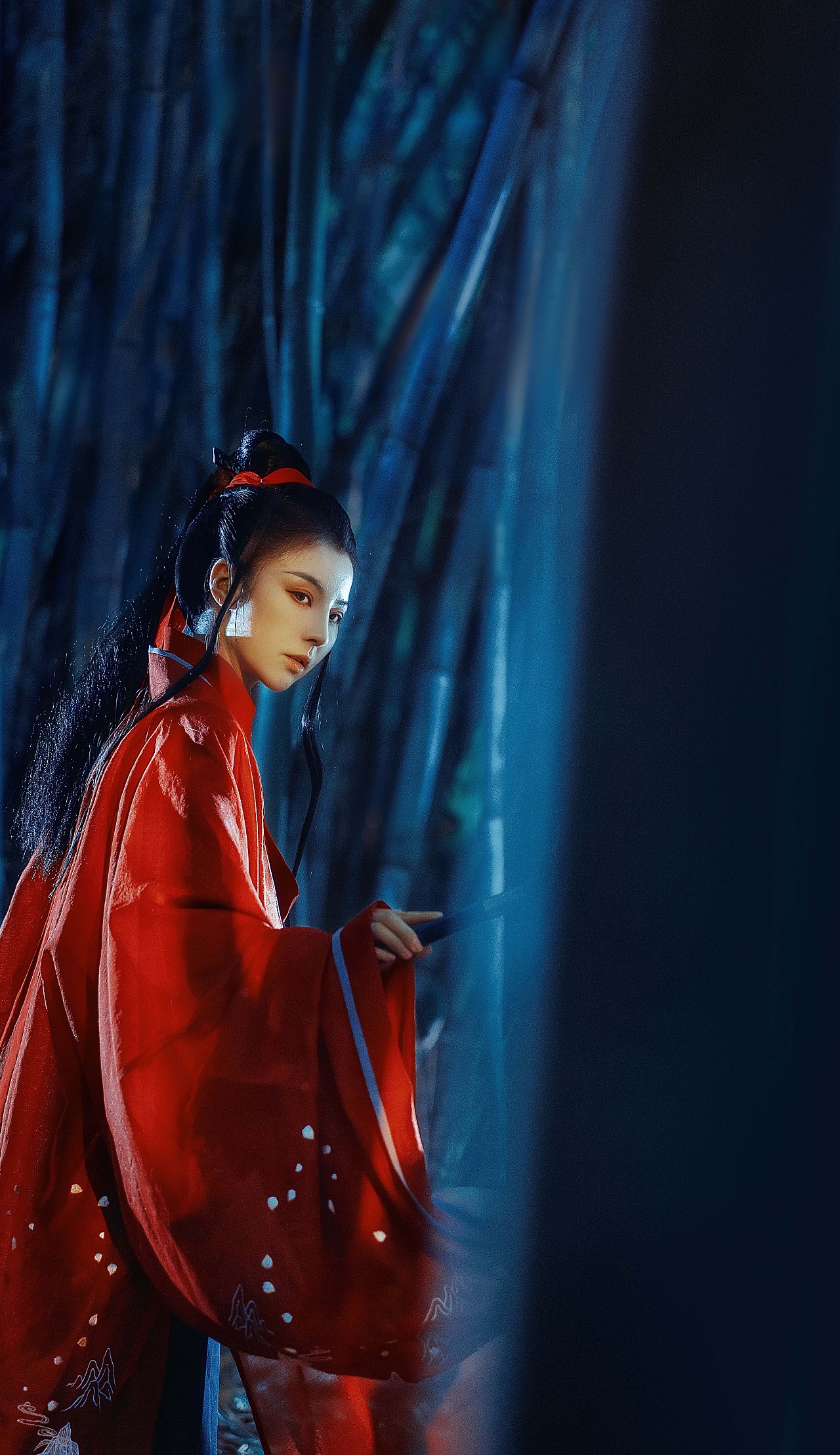 在竹林里气质飘然的汉服女子唯美古风摄影图片