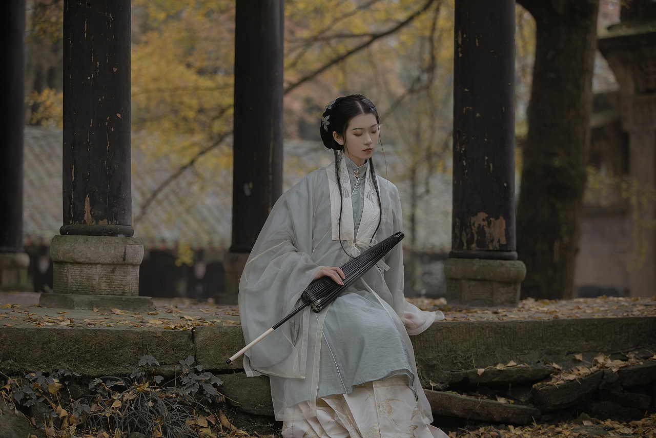 端庄大方的古风美女户外气质飘然唯美古风摄影