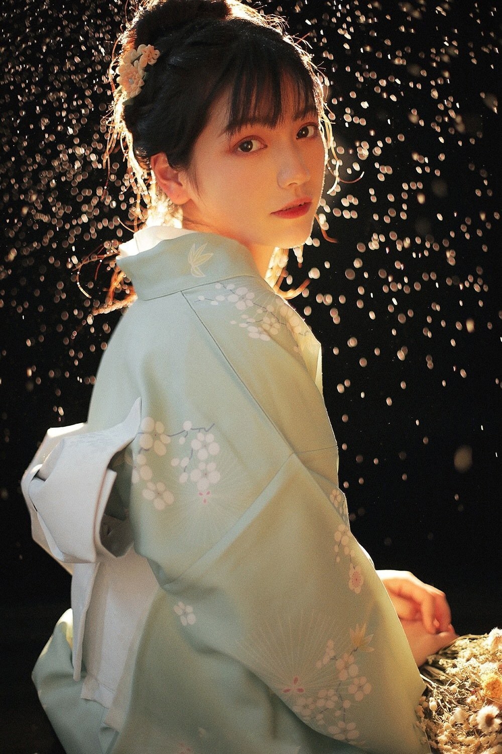 光影交错下禁欲又唯美的和服妹子神圣不可侵犯写真