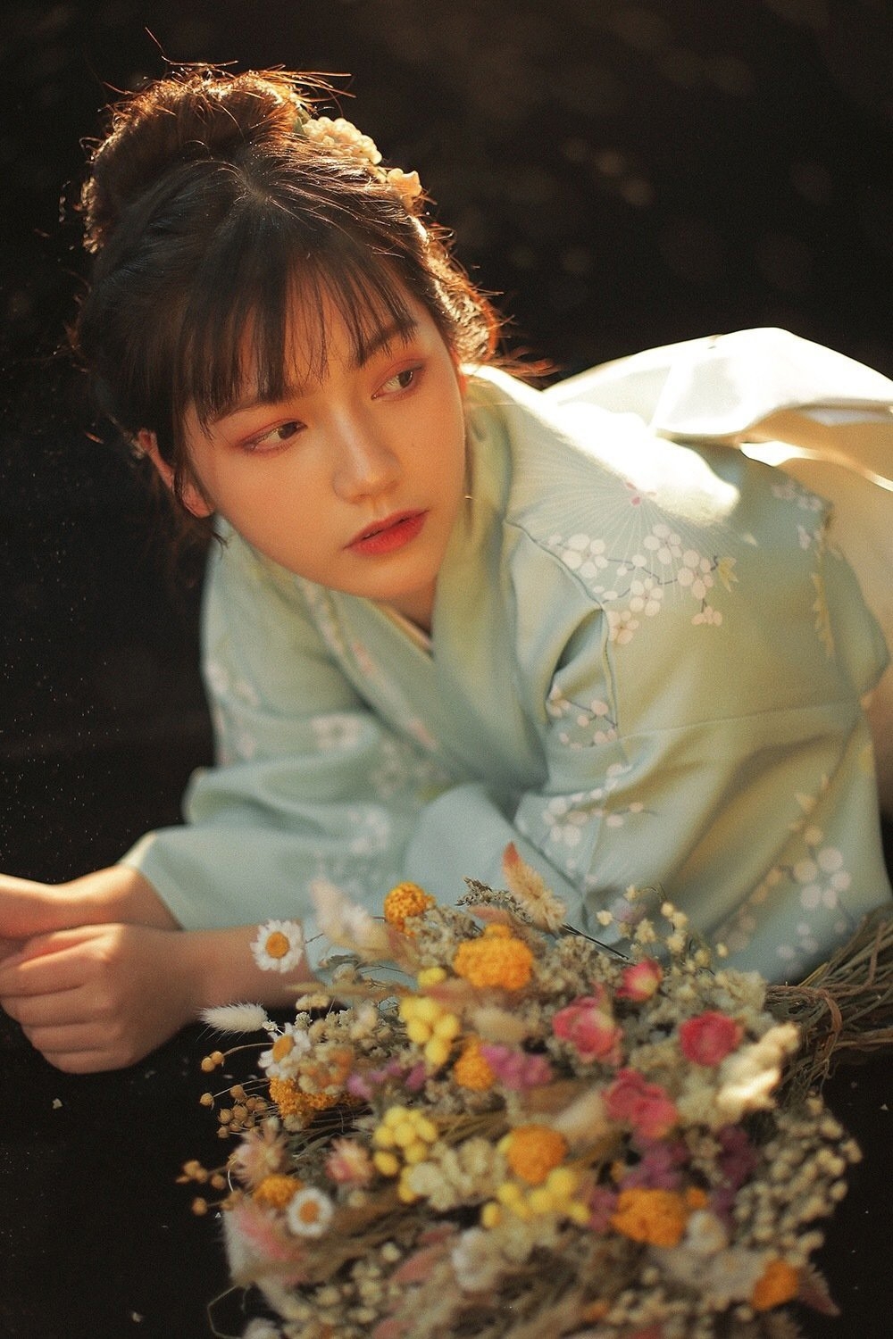 光影交错下禁欲又唯美的和服妹子神圣不可侵犯写真