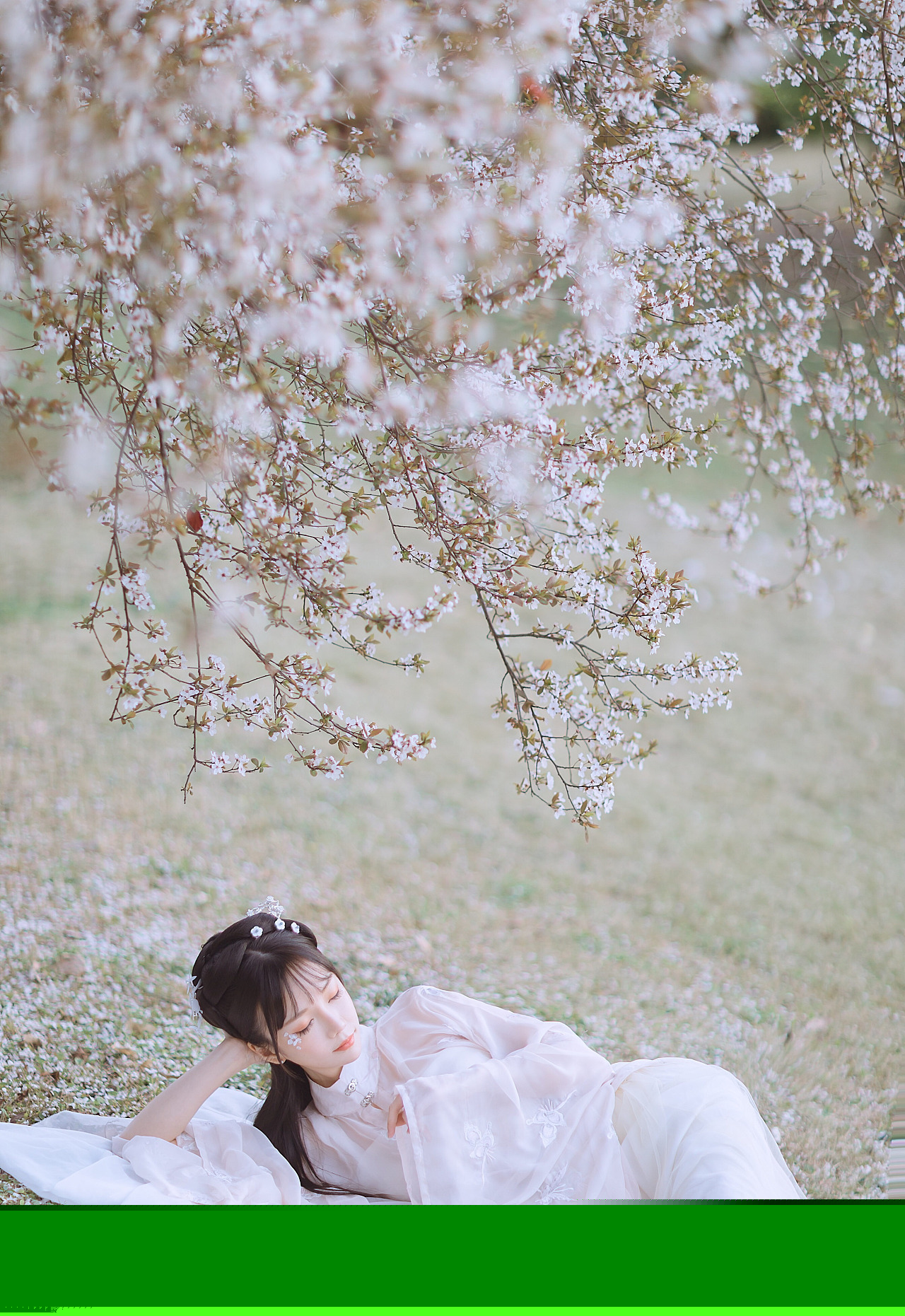 十里桃林里纤纤汉服少女唯美浪漫的古风摄影图片