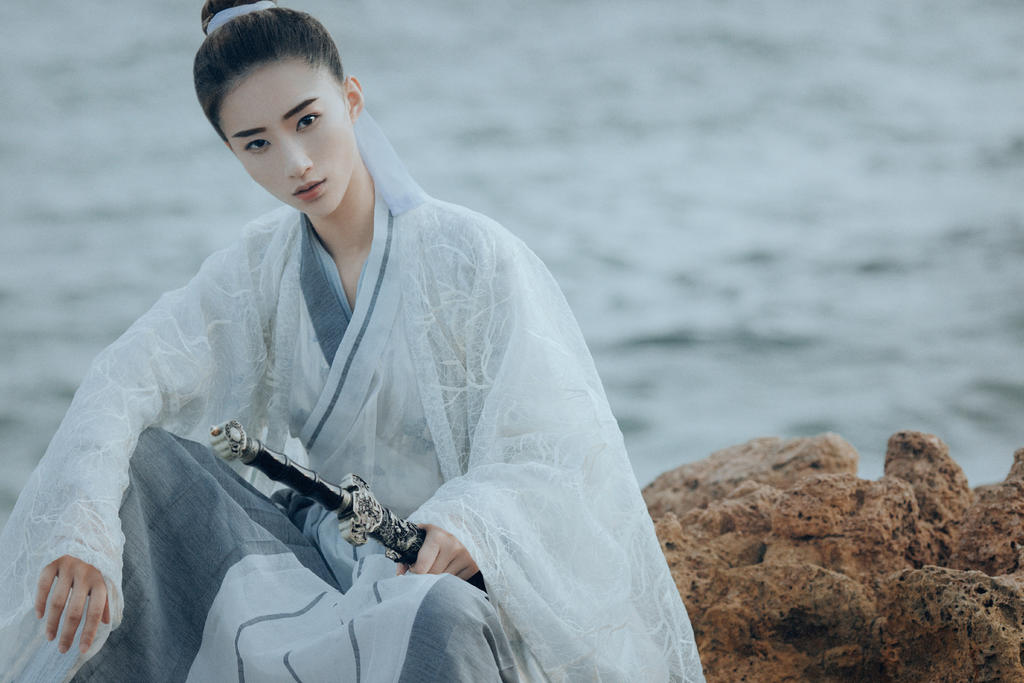 身材纤细窈窕的古装侠女英姿飒爽古风霸气图片