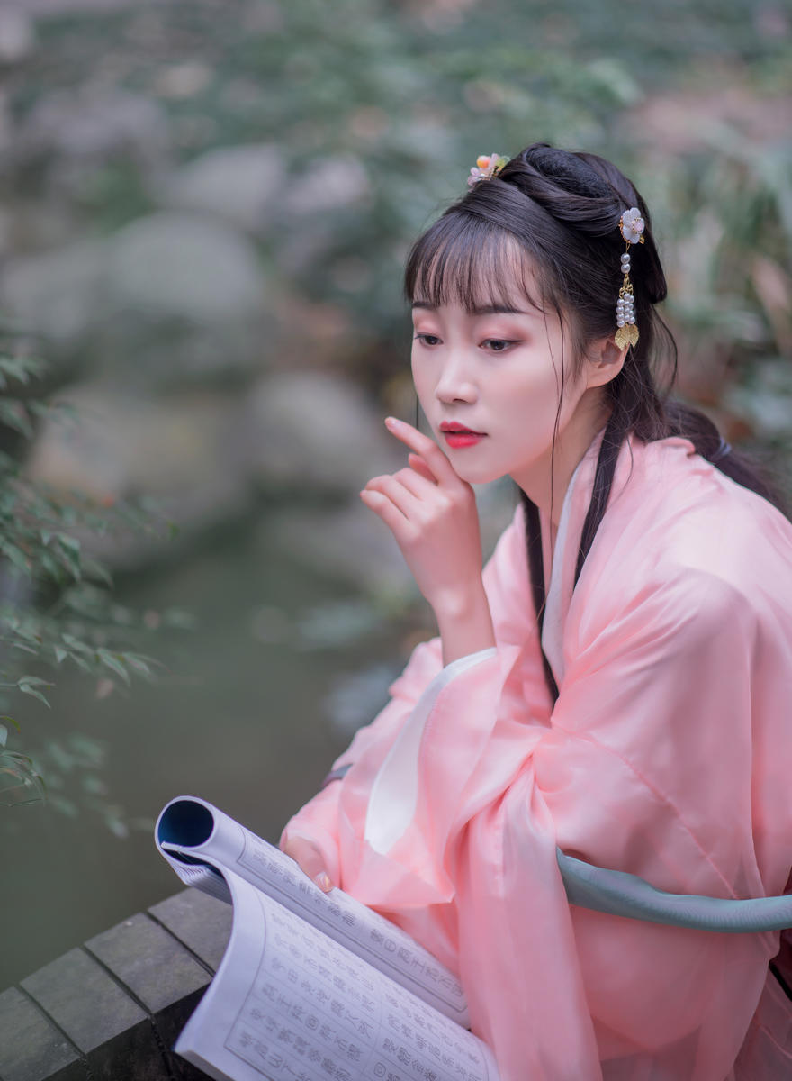 知性优雅的大家闺秀知书达理古风汉服图片