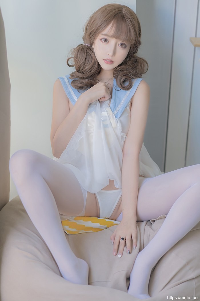 宅男女神米线线开档丝袜大秀美乳