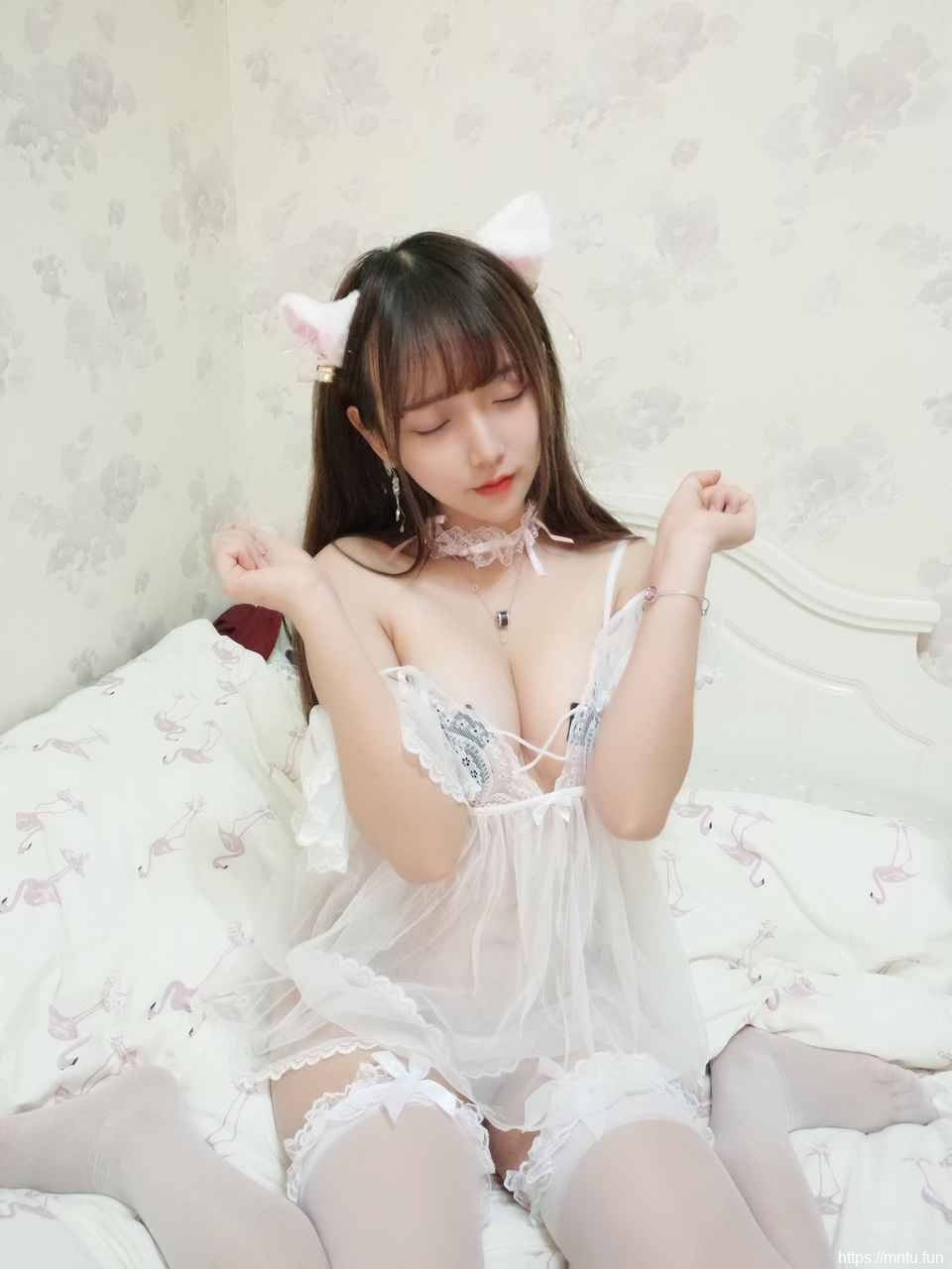 过期米线线喵 耳朵粉兽