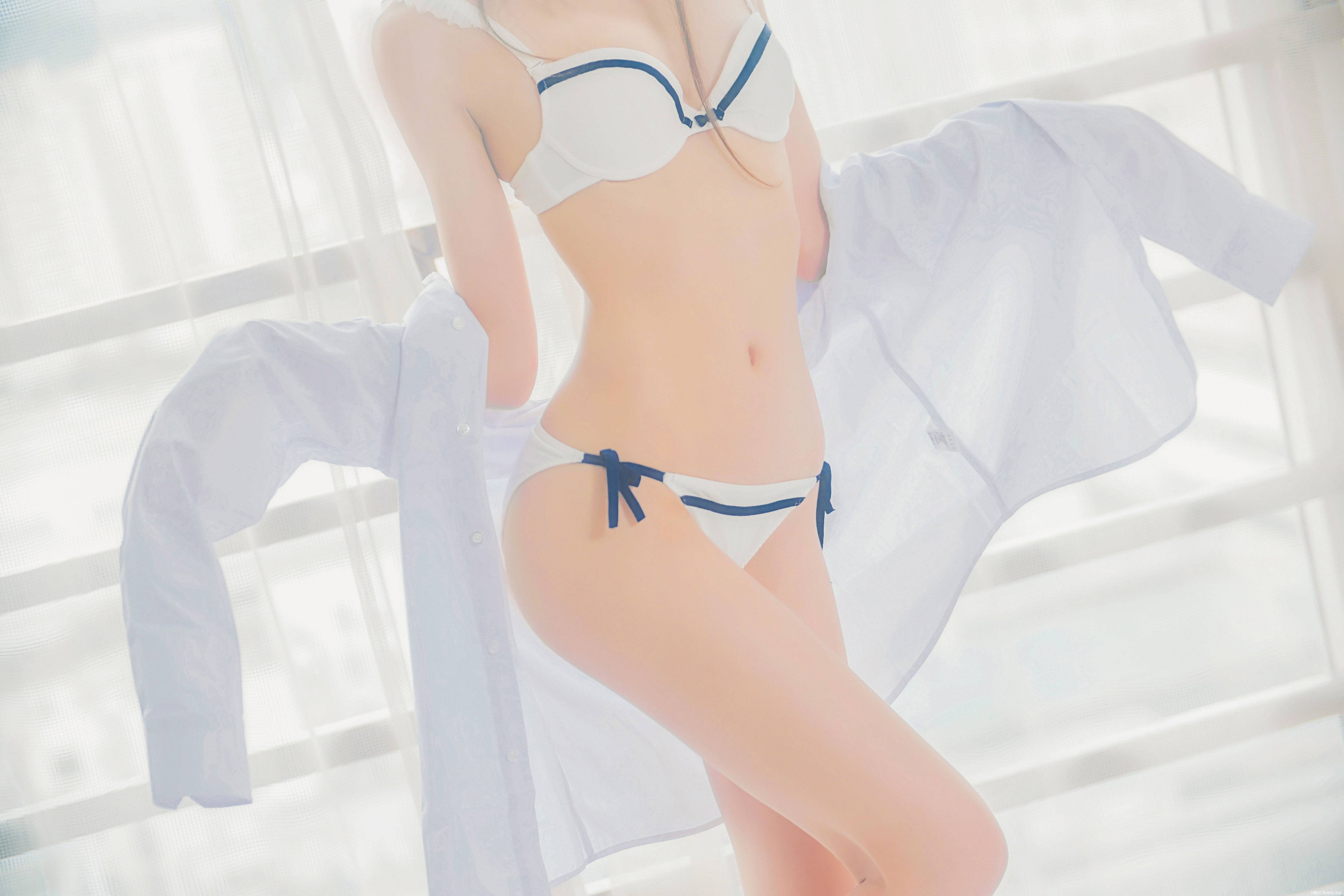 桜桃未熟-白衬衫双马尾（桜桃喵