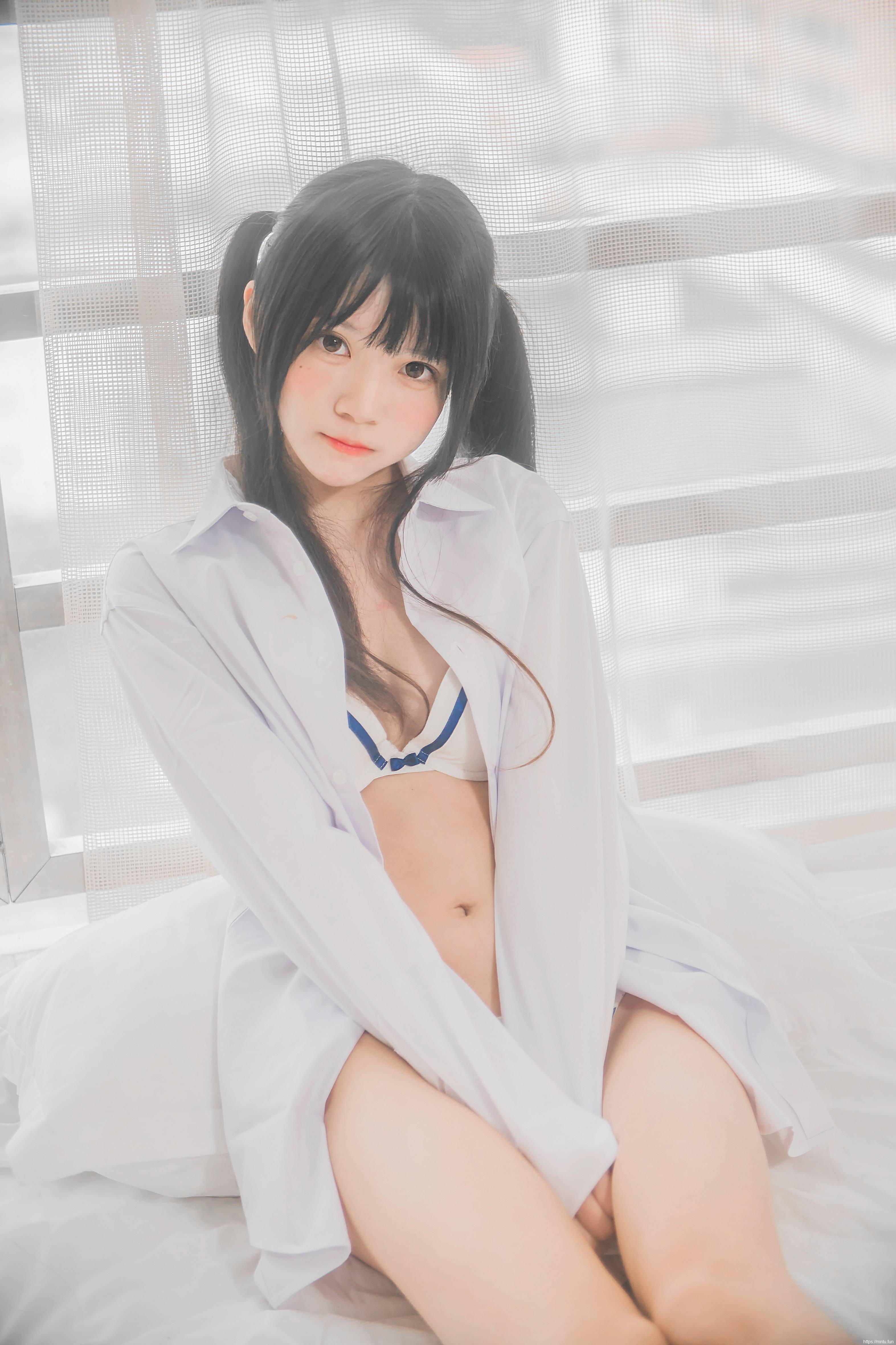 桜桃未熟-白衬衫双马尾（桜桃喵