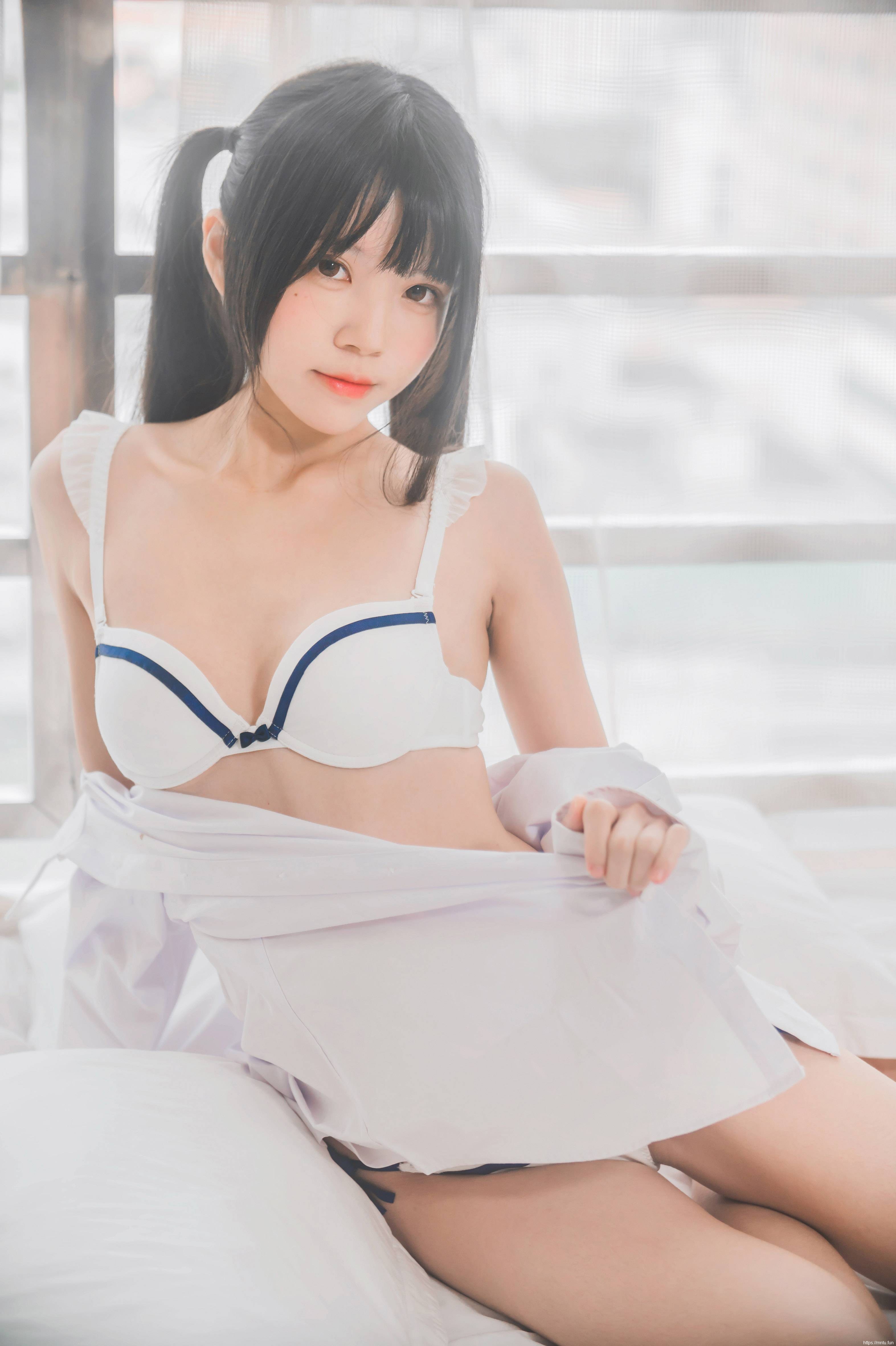 桜桃未熟-白衬衫双马尾（桜桃喵