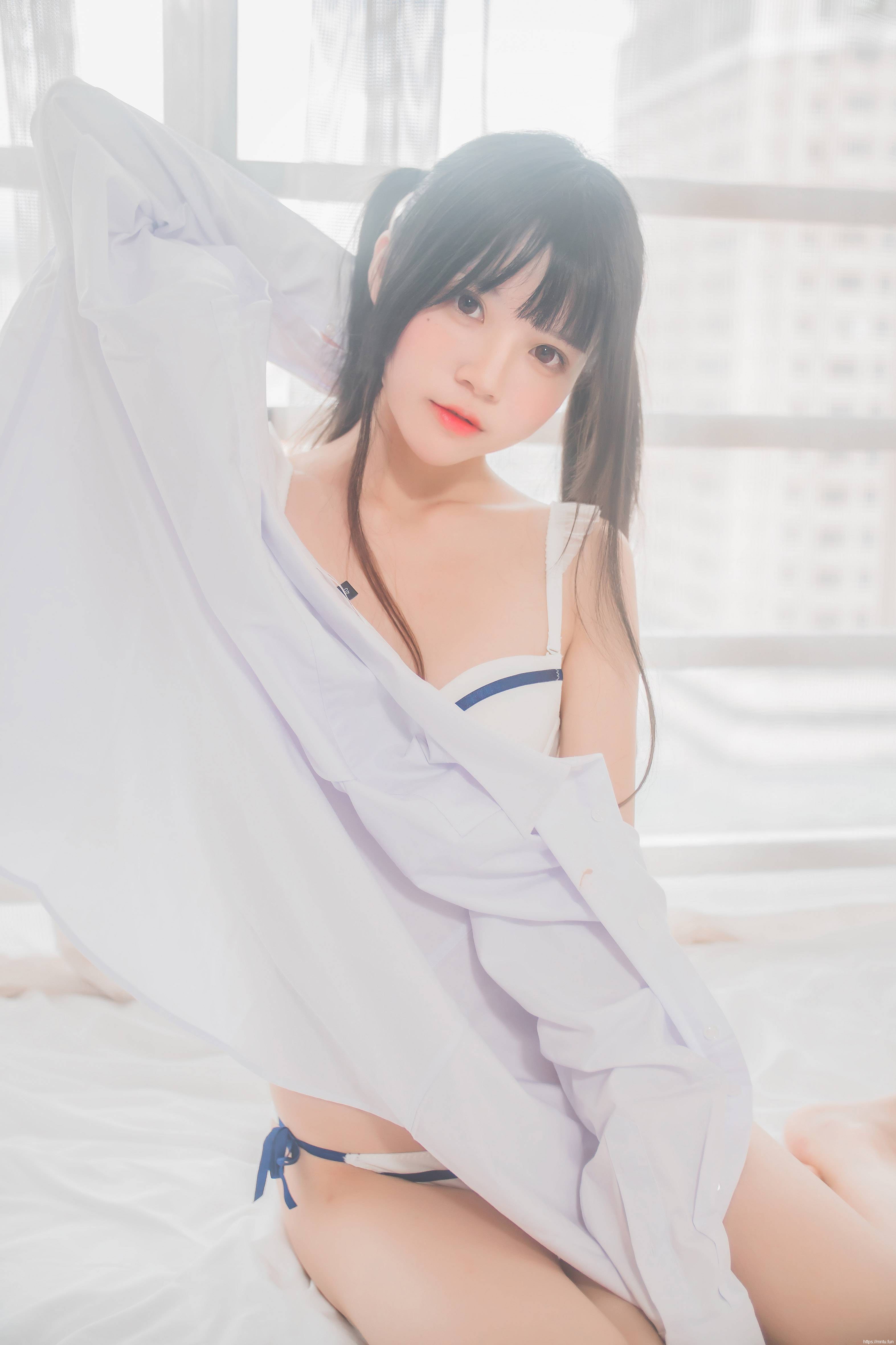 桜桃未熟-白衬衫双马尾（桜桃喵