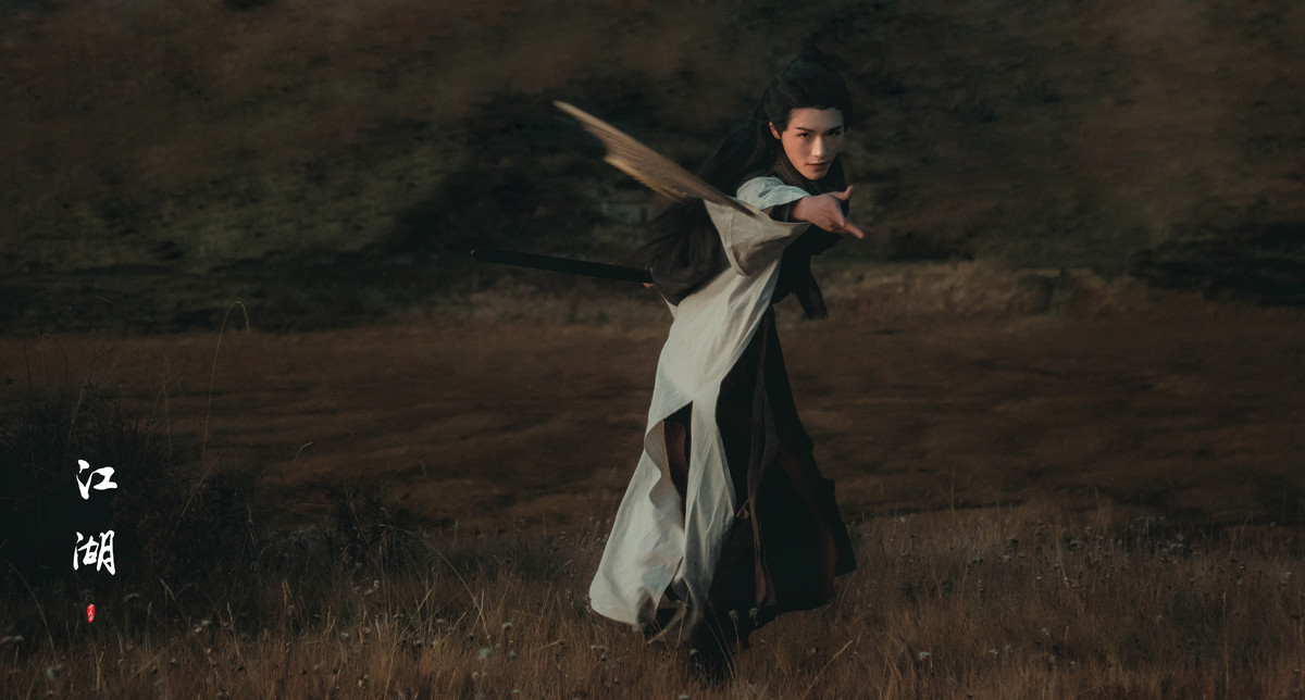 古风仗剑走天涯的古装侠女英姿飒爽霸气写真摄影