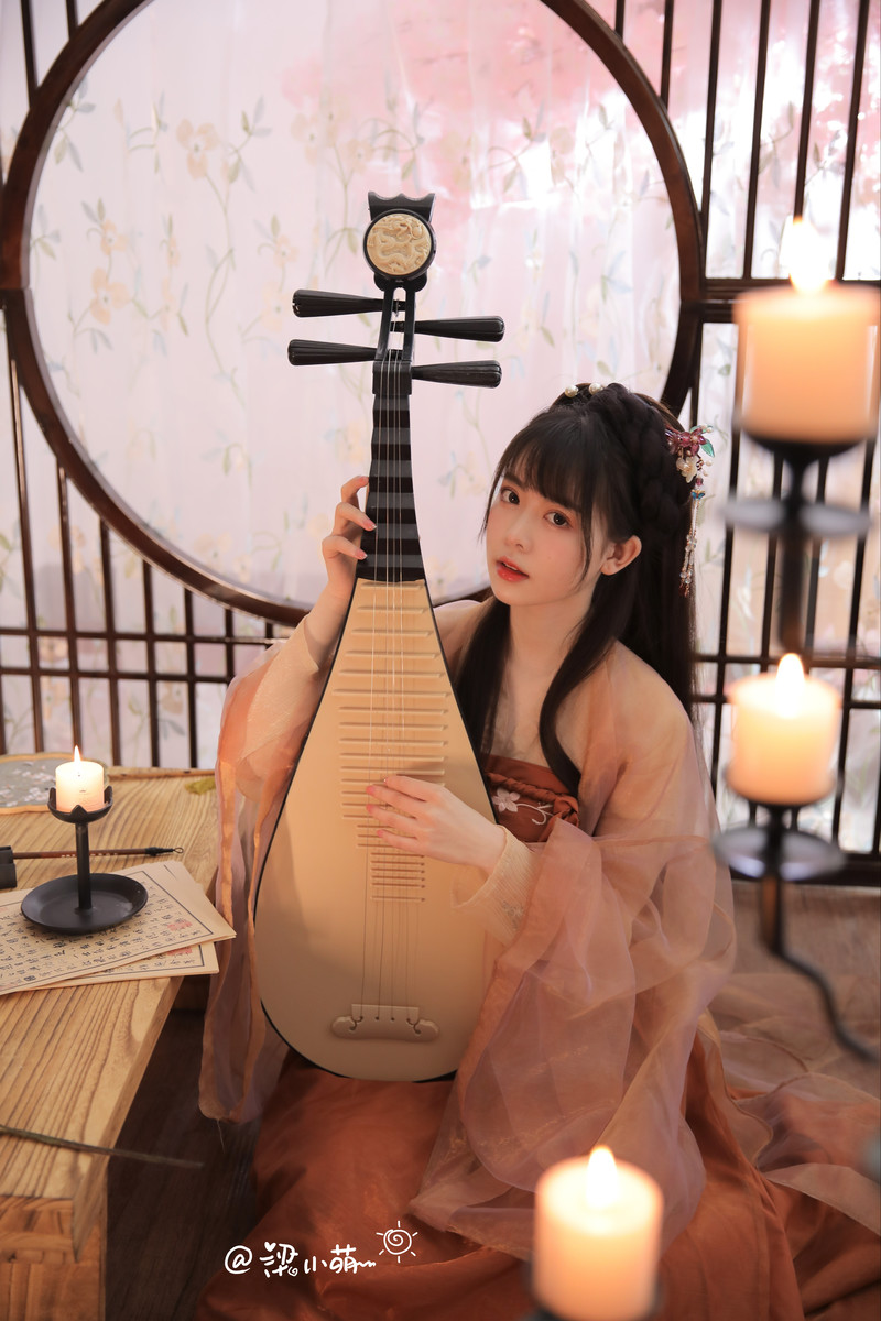 气质温文尔雅的汉服美女腹有诗书气自华写真