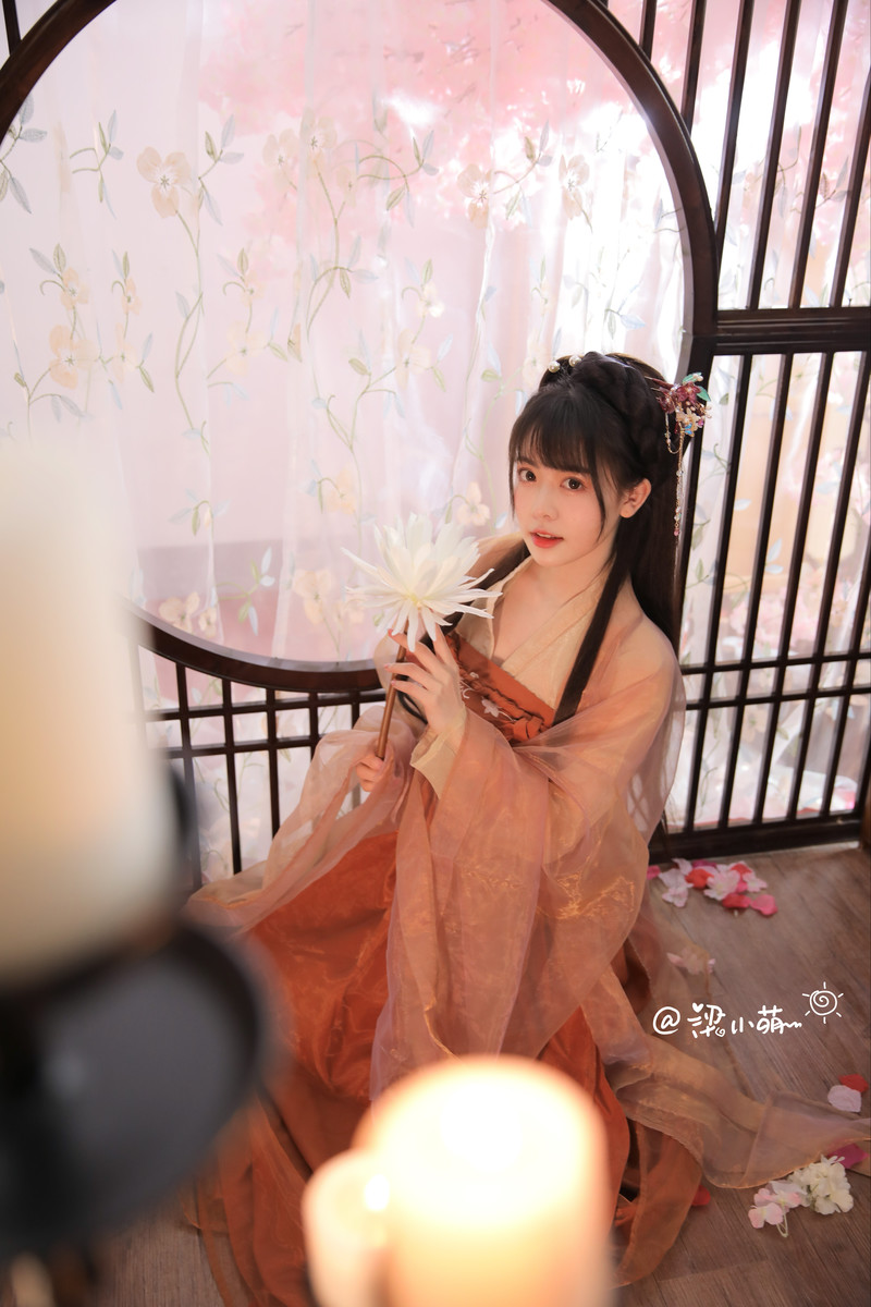 气质温文尔雅的汉服美女腹有诗书气自华写真