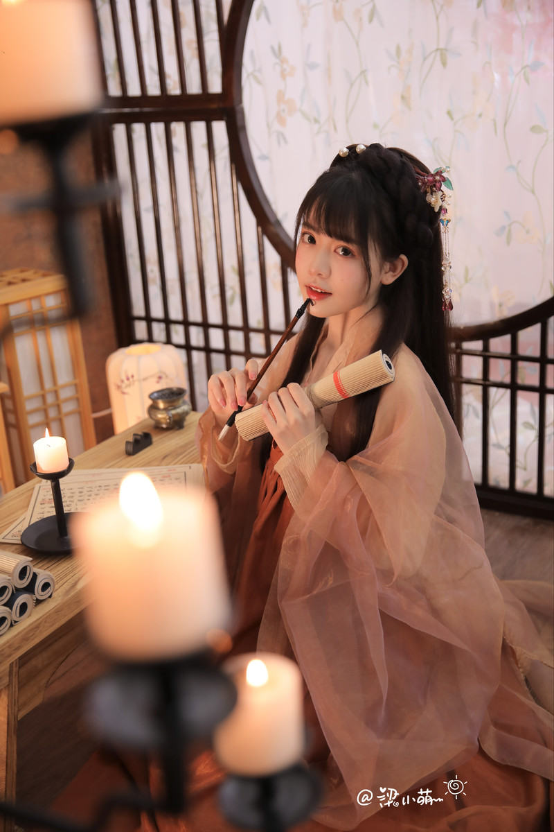 气质温文尔雅的汉服美女腹有诗书气自华写真