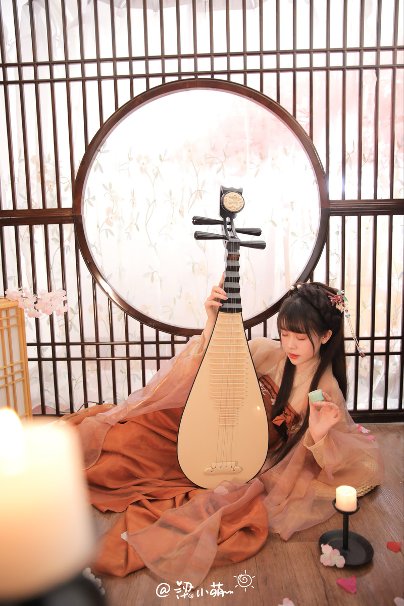 气质温文尔雅的汉服美女腹有诗书气自华写真