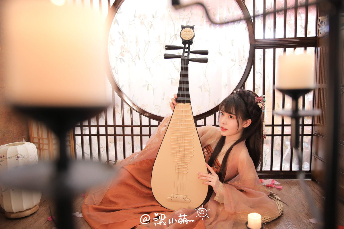 气质温文尔雅的汉服美女腹有诗书气自华写真