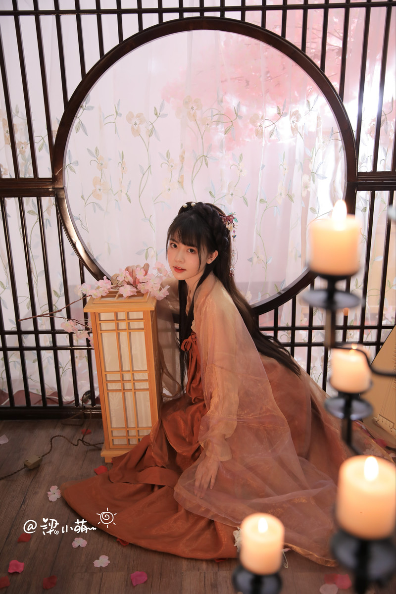 气质温文尔雅的汉服美女腹有诗书气自华写真