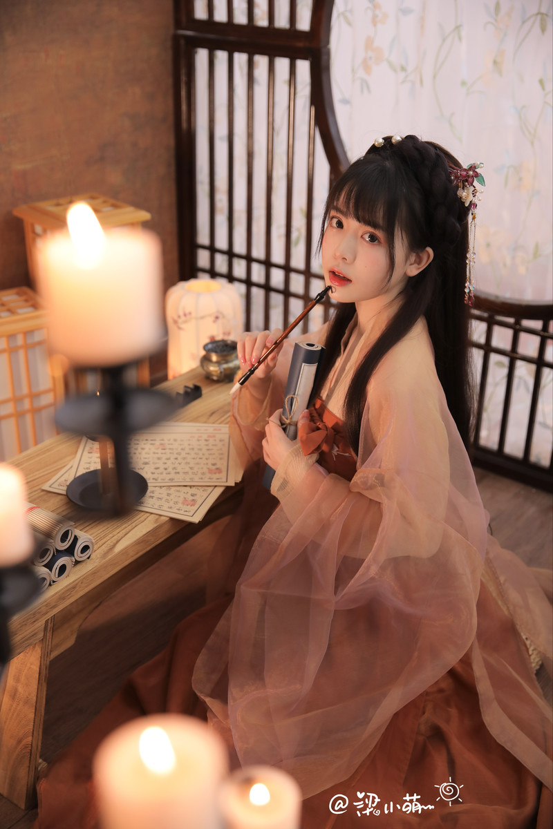 气质温文尔雅的汉服美女腹有诗书气自华写真