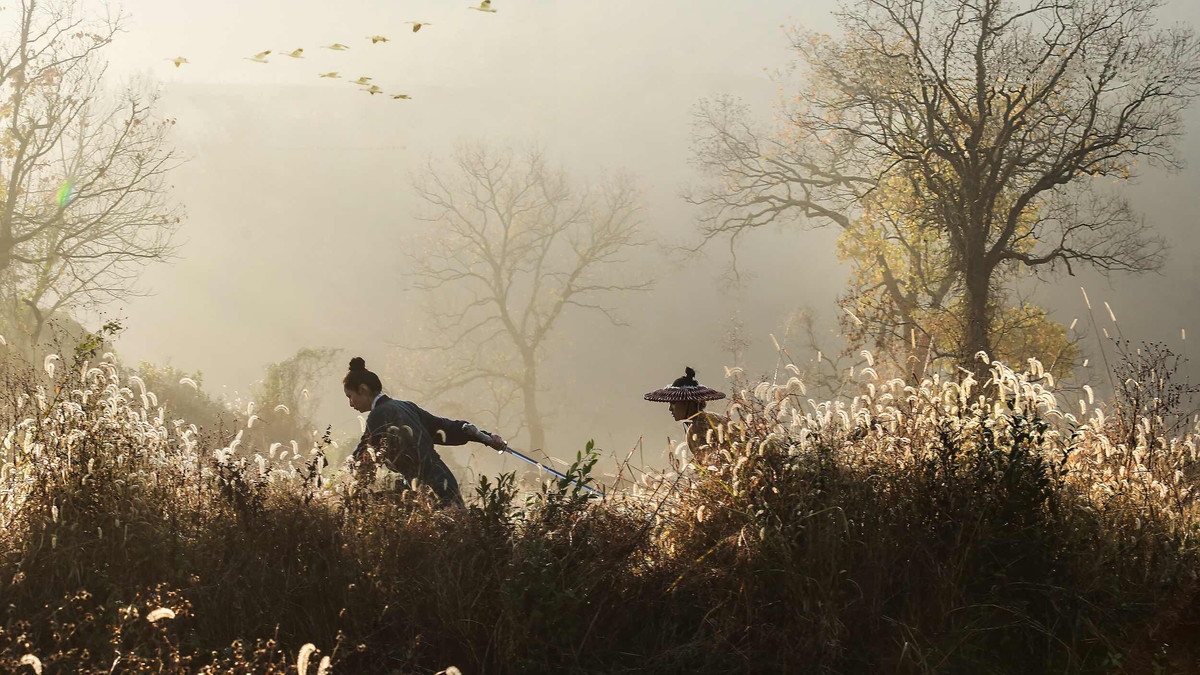 冷艳霸气的古装侠女森系唯美古装摄影图片
