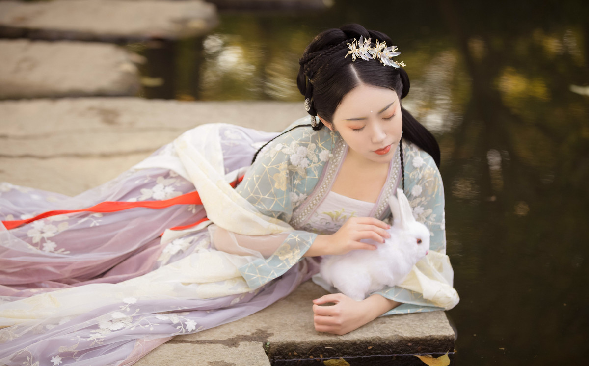 温柔娴淑的汉服美女气质纤尘不染唯美古风图片