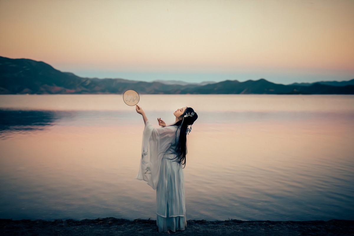 鹅蛋脸汉服美女轻纱飘逸唯美养眼的古风摄影图片