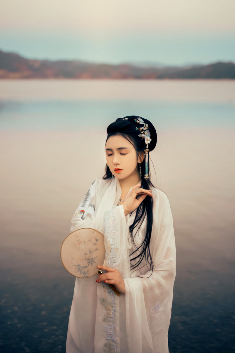 鹅蛋脸汉服美女轻纱飘逸唯美养眼的古风摄影图片