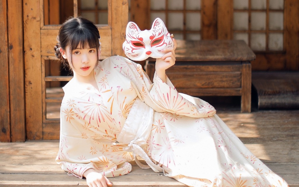 和服美女眼神魅惑撩人养眼古风摄影