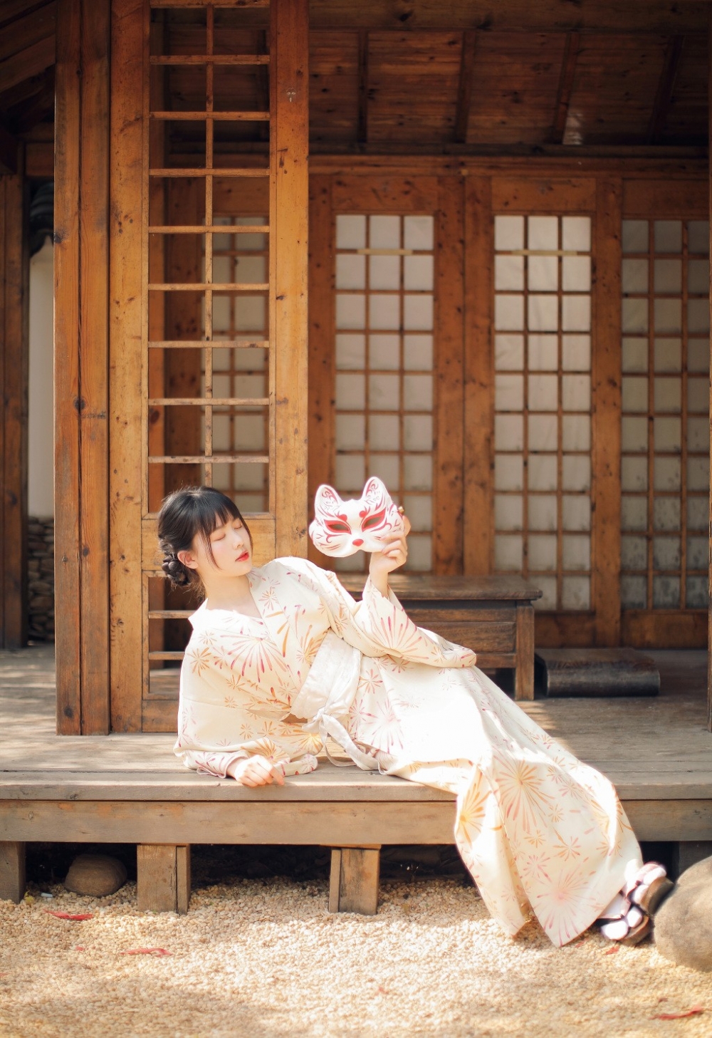 和服美女眼神魅惑撩人养眼古风摄影