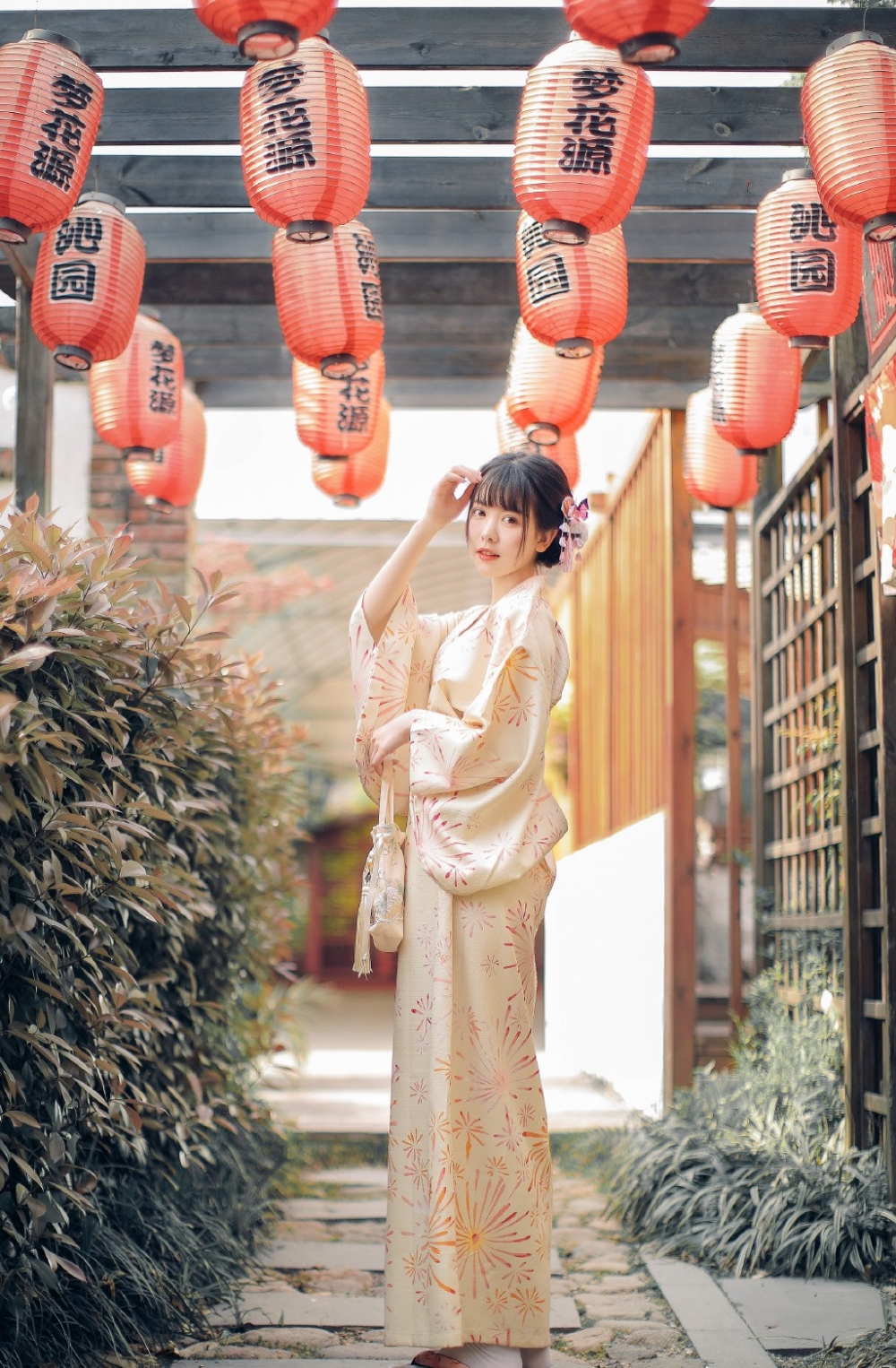 和服美女眼神魅惑撩人养眼古风摄影