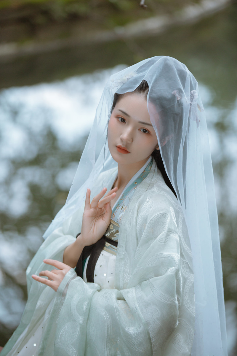 古装白娘子气质优雅淡然汉服图片