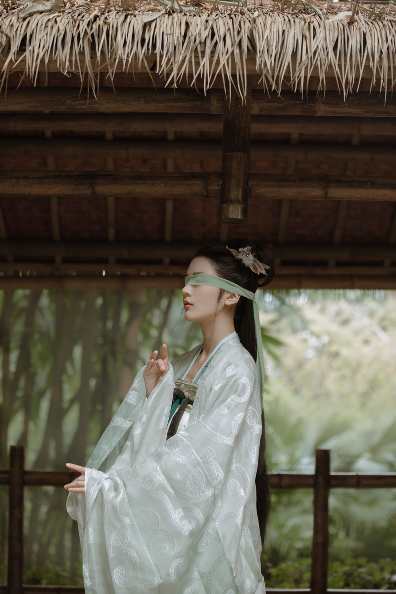 古装白娘子气质优雅淡然汉服图片