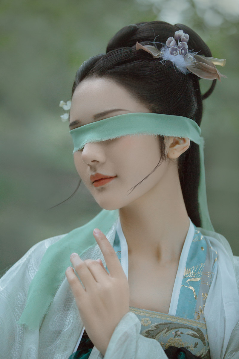 古装白娘子气质优雅淡然汉服图片