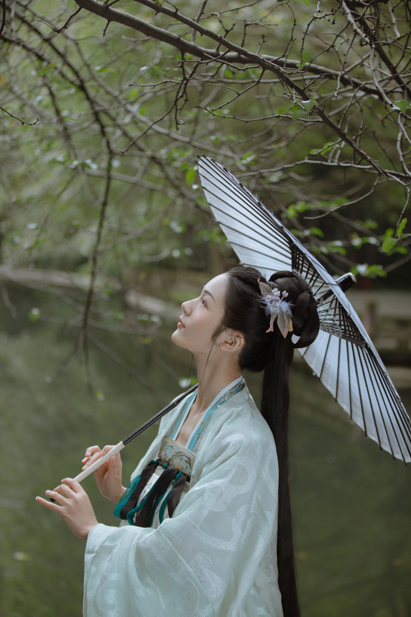 古装白娘子气质优雅淡然汉服图片