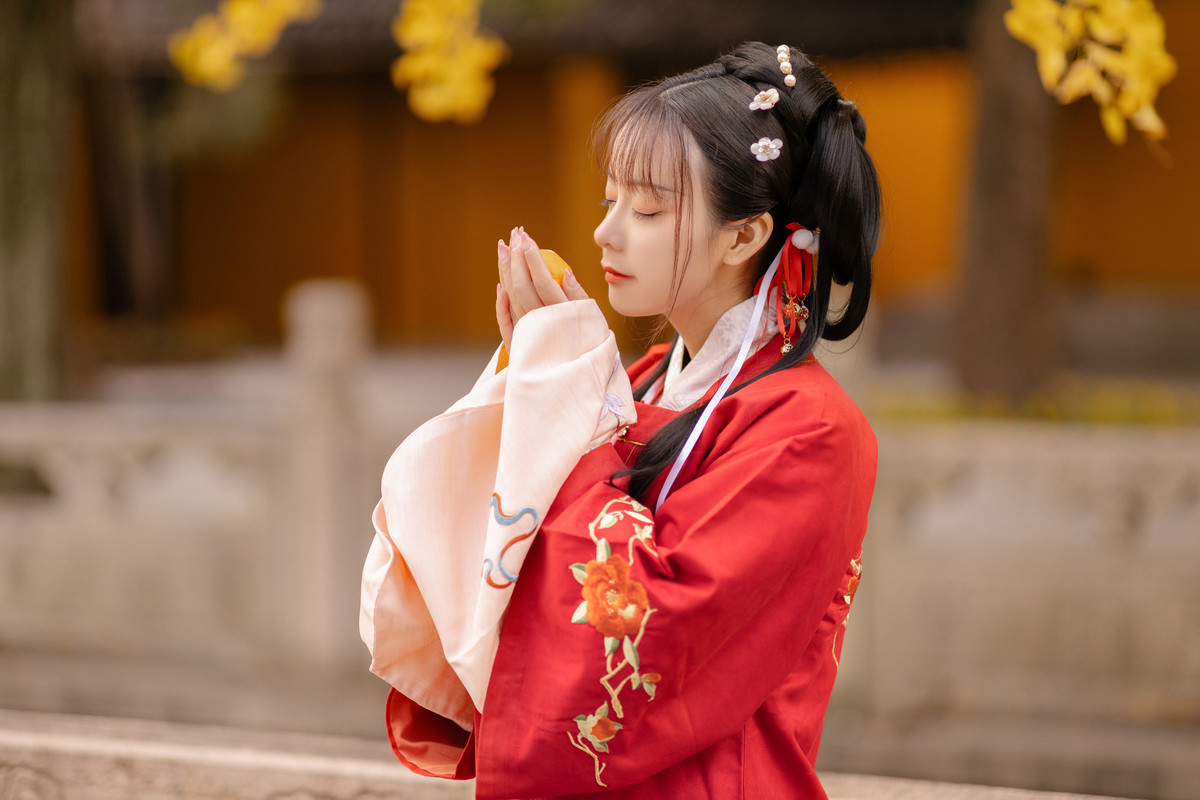 古装汉服美女温婉可人唯美古风摄影