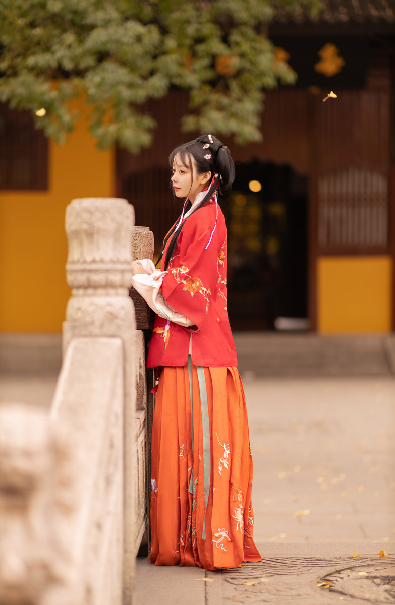 古装汉服美女温婉可人唯美古风摄影