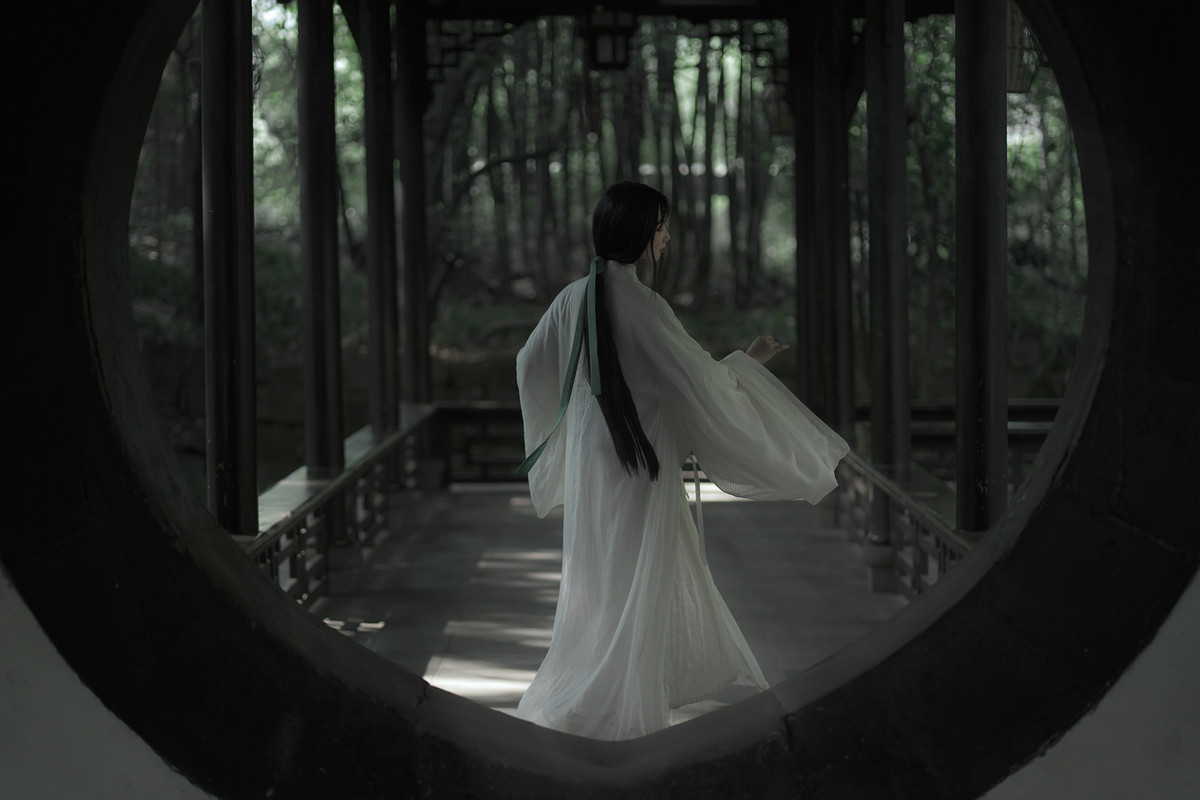 小仙女气质纤尘不染妩媚动人汉服图片