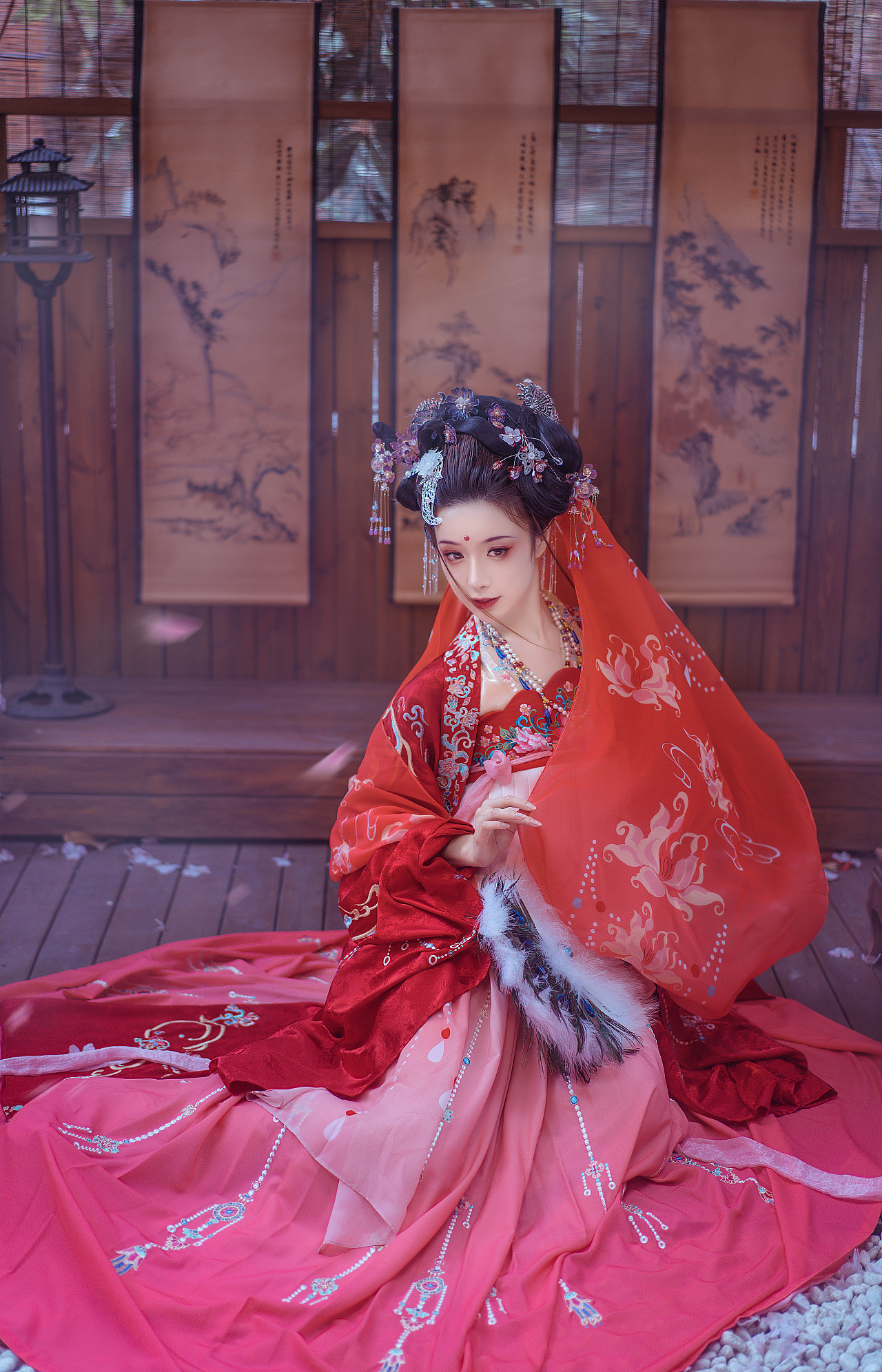 汉服美女举止优雅端庄唯美古风摄影