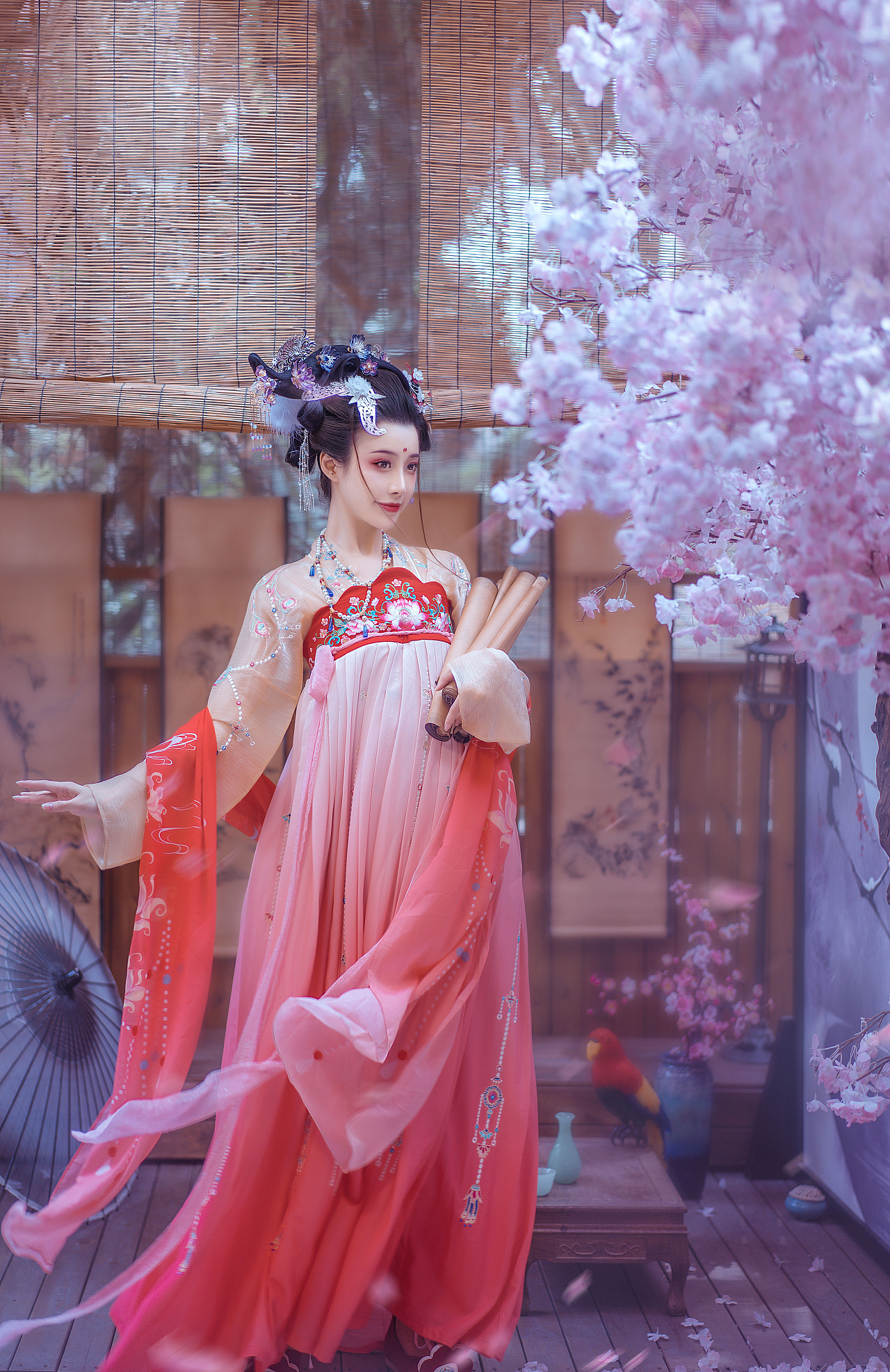 汉服美女举止优雅端庄唯美古风摄影