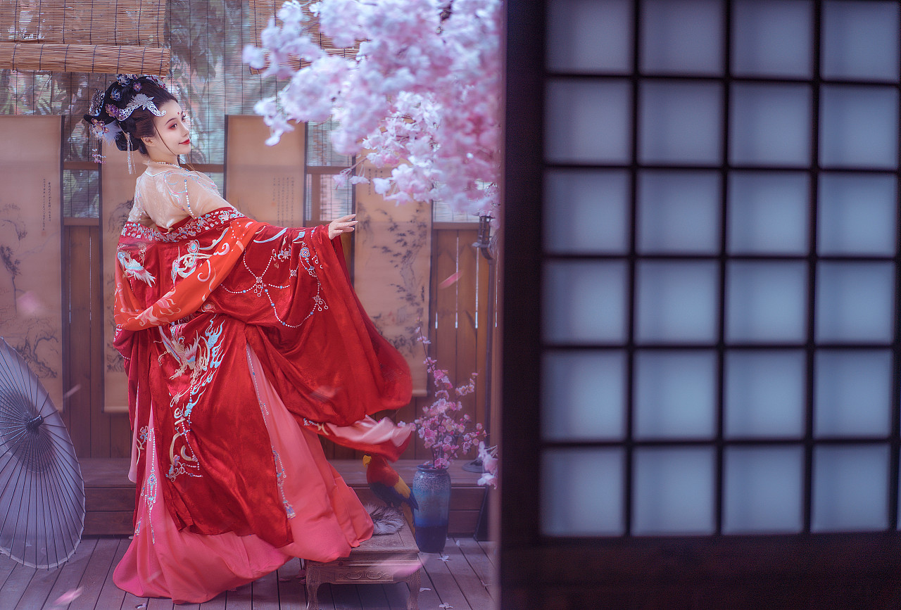 汉服美女举止优雅端庄唯美古风摄影