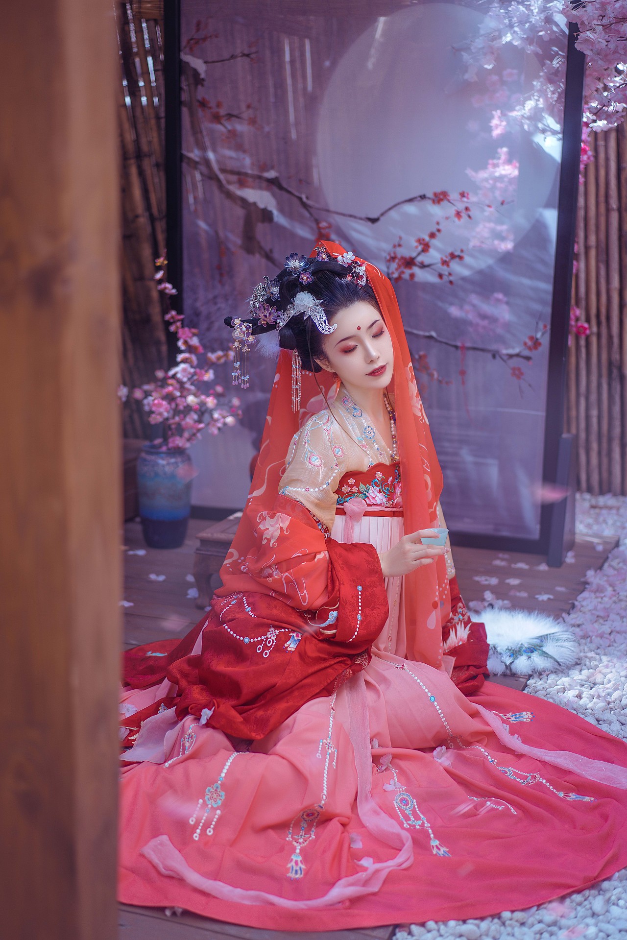 汉服美女举止优雅端庄唯美古风摄影