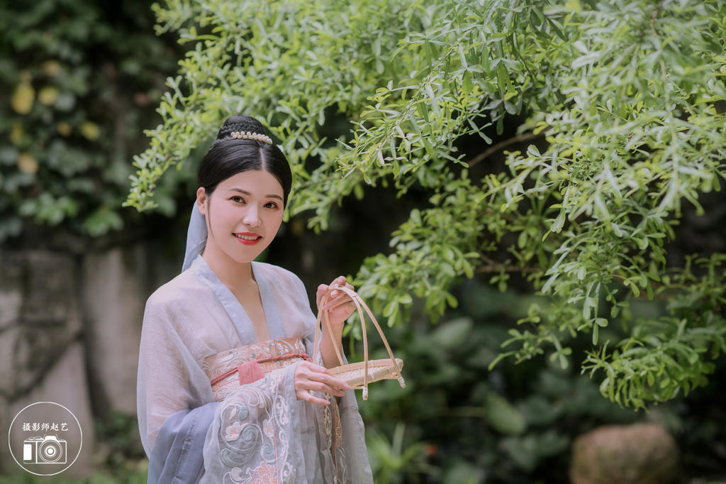 仙气飘飘的汉服小姐姐唯美古装摄影图片