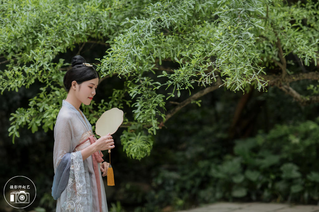 仙气飘飘的汉服小姐姐唯美古装摄影图片