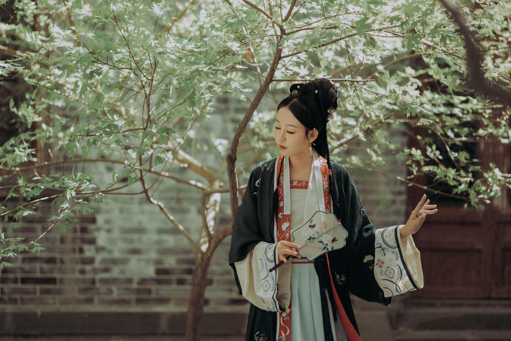 古装大家闺秀温婉端庄古风摄影图片