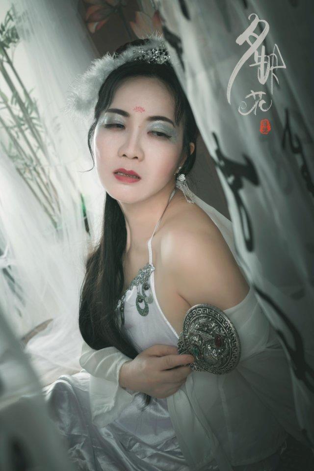 成熟妩媚妖艳女人举止风骚古风图片