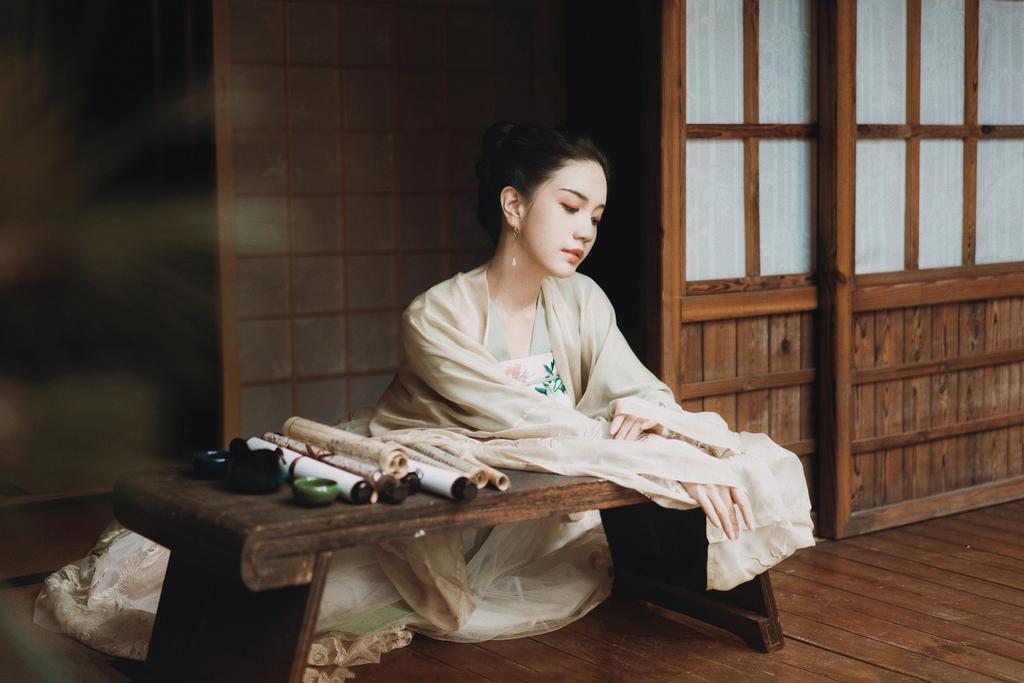 气质汉服美女肤白貌美唯美古装摄影