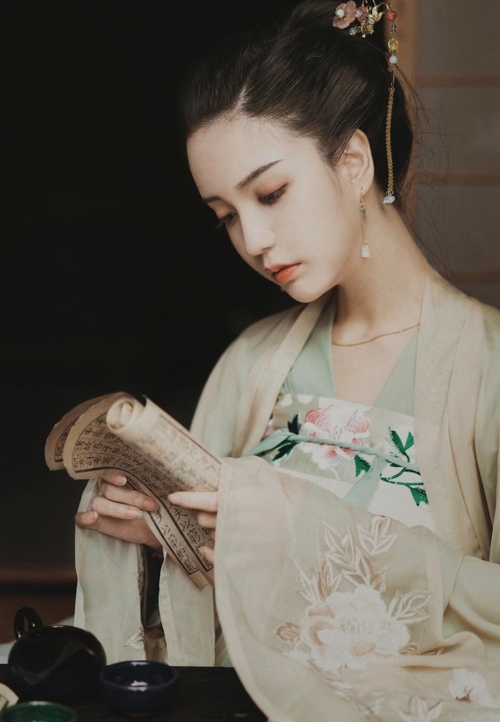 气质汉服美女肤白貌美唯美古装摄影