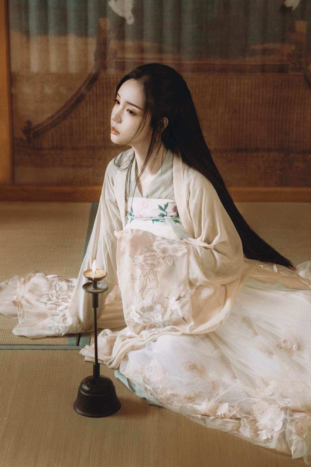 气质汉服美女肤白貌美唯美古装摄影