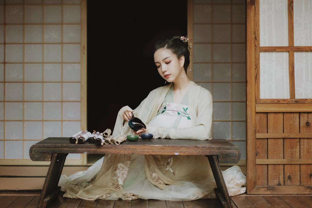 气质汉服美女肤白貌美唯美古装摄影